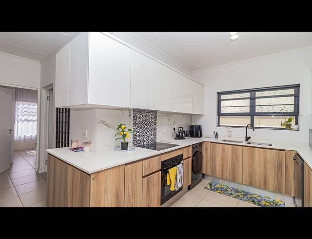 3 BEDROOM APARTMENT FOR SALE IN SANDOWN